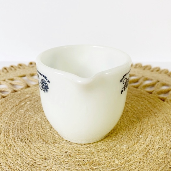 Vintage 1970s Pyrex Creamer and Sugar Bowl - Picture 2 of 7